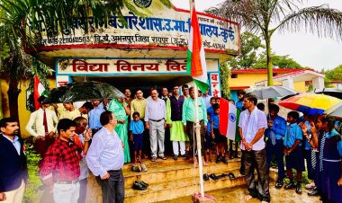 कुर्रू में भारी उत्साह के साथ स्वतंत्रता दिवस मनाया गया।