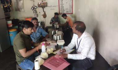 अभनपुर  के मिठाई दुकानों में खाद्य अधिकारी द्वारा किया गया निरीक्षण, सैंपल भेजा गया लैब